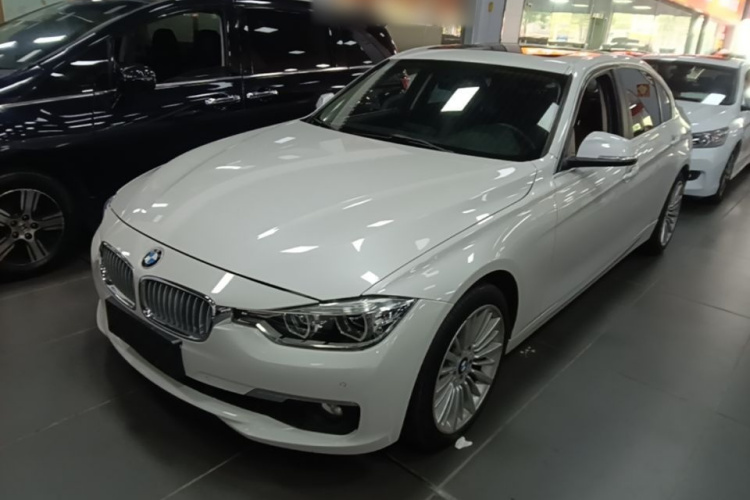 BMW 3 Series 2018 #2 BMW 3 Series 2018 car image #2