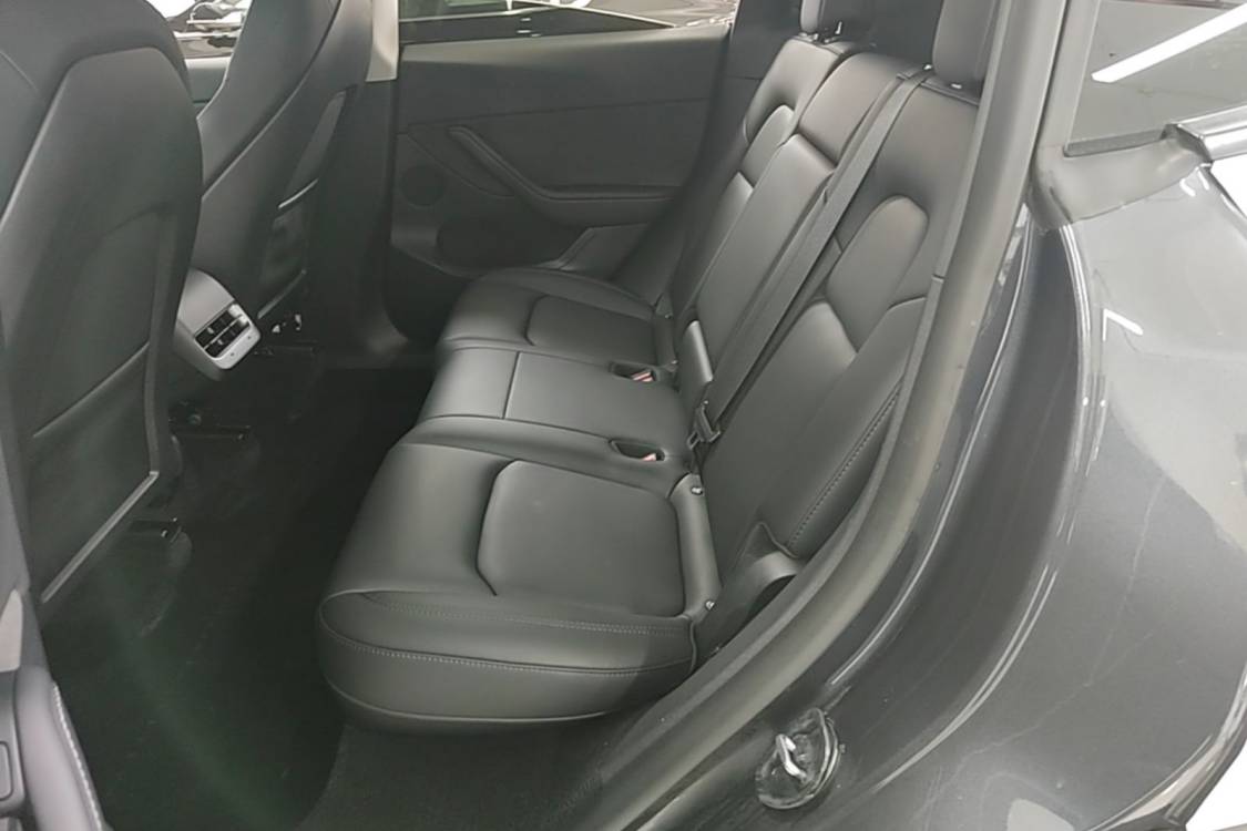 Tesla Model Y 2024 car image #8