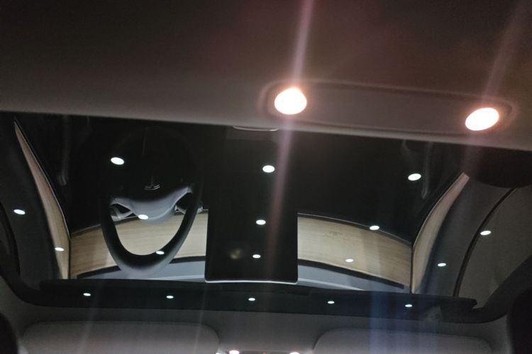 Tesla Model 3 2021 car image #18