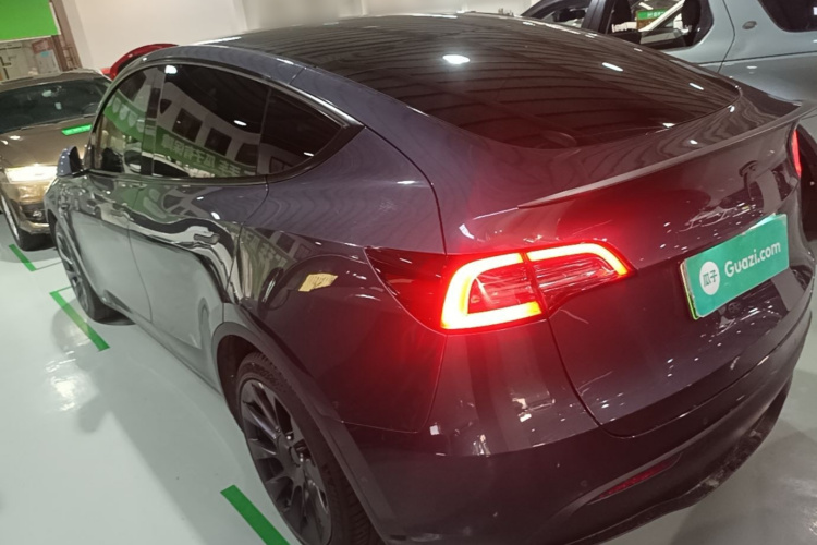 Tesla Model Y 2023 #5 Tesla Model Y 2023 immagine di auto #5