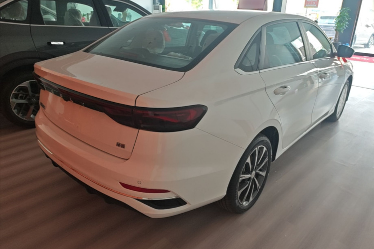 GEELY Emgrand 2026 #7 GEELY Emgrand 2026 car image #7