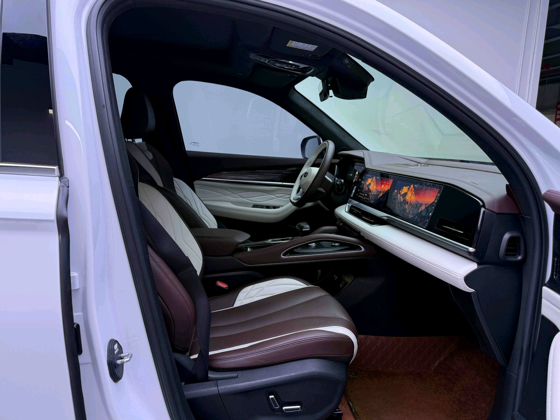 GEELY Boyue L 2022 car image #5