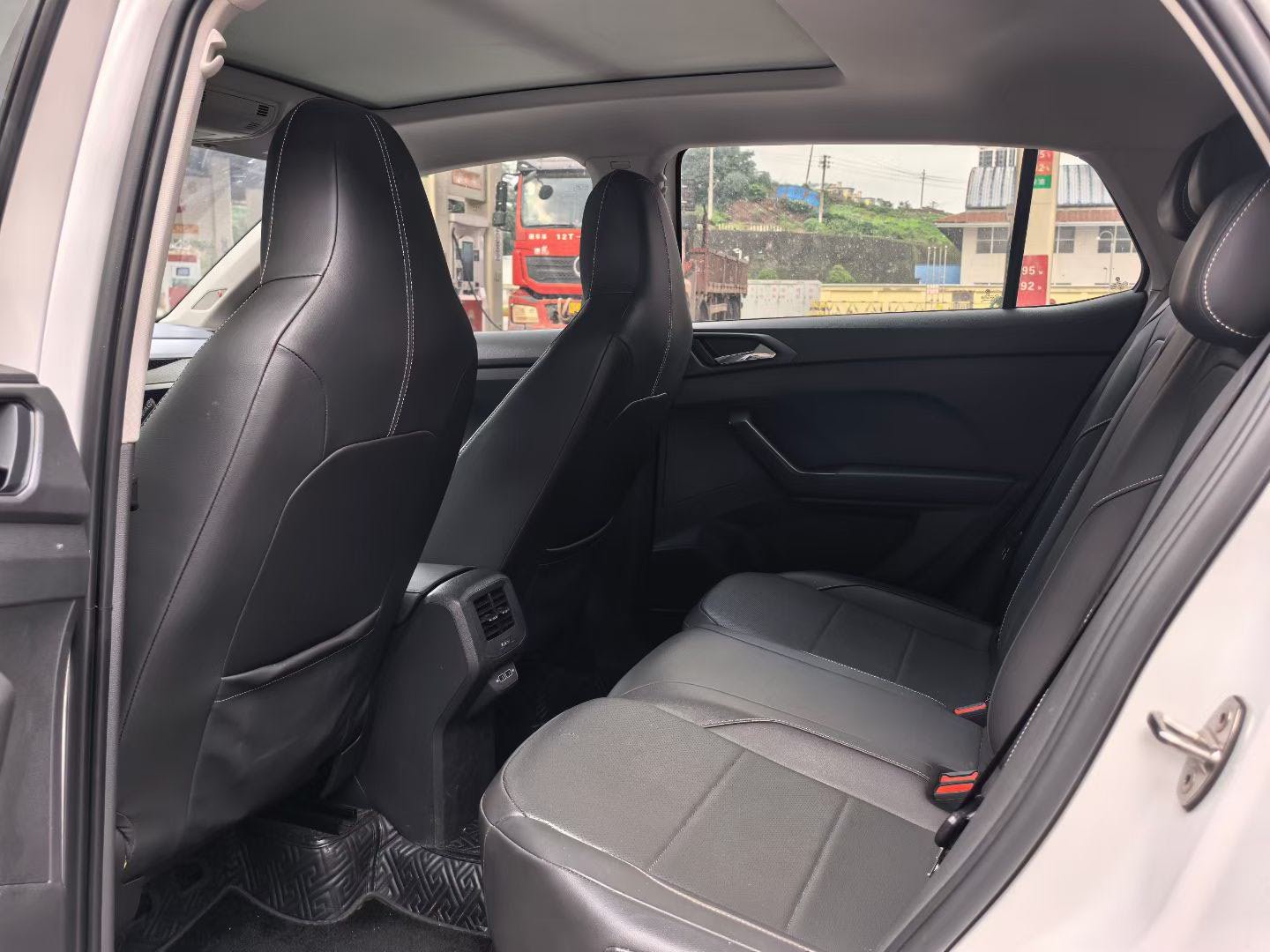 Volkswagen T-Cross 2021 immagine di auto #5