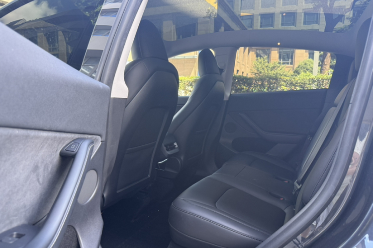 Tesla Model Y 2024 #18 Tesla Model Y 2024 car image #18