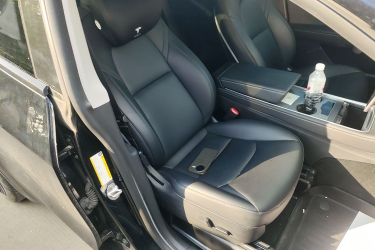 Tesla Model Y 2022 car image #24
