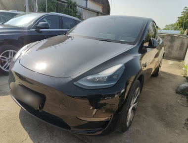 Tesla Model Y 2023 car image 