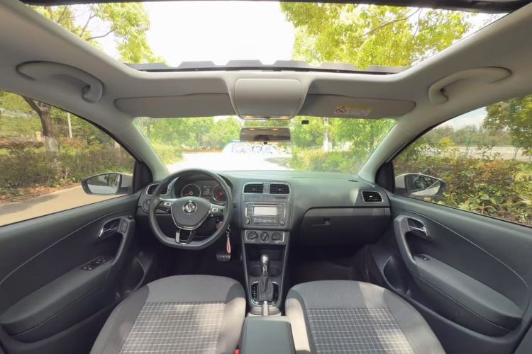 Volkswagen Polo 2017 car image #23