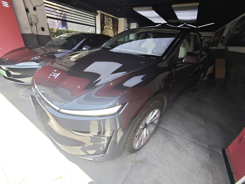 Tesla Model Y 2025 Tesla Model Y 2025 car image