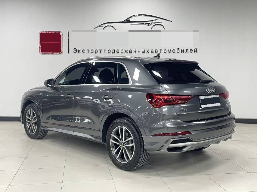 Audi Q3 2023 car image #6