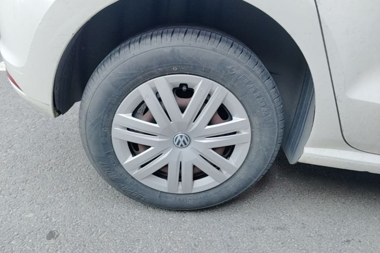 Volkswagen Polo 2018 car image #10
