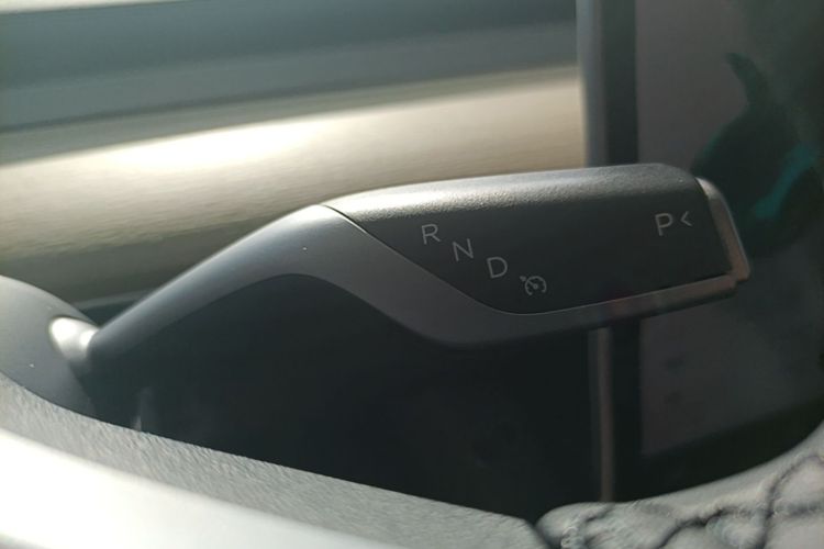 Tesla Model Y 2022 car image #14