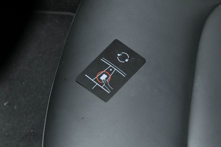 Tesla Model Y 2024 #9 Tesla Model Y 2024 car image #9