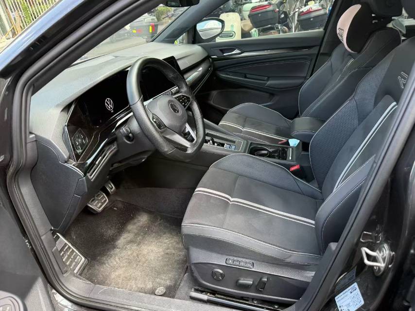 Volkswagen Golf 2021 car image #2