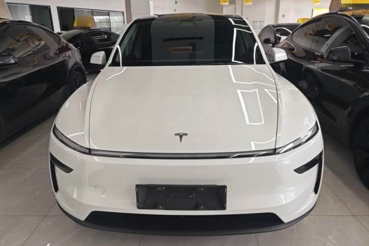 Tesla Model Y 2025 #3 Tesla Model Y 2025 car image #3