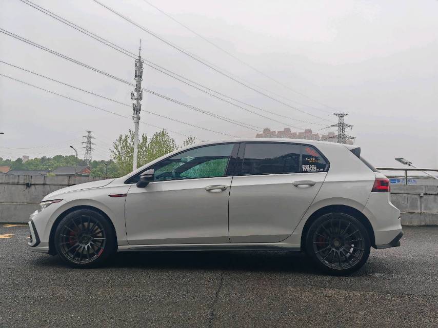 Volkswagen GolfGTI 2023 car image #3