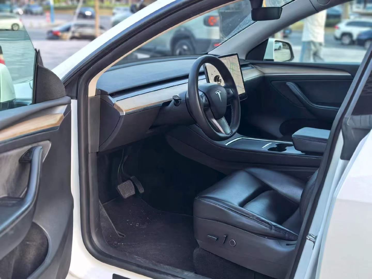 Tesla Model Y 2021 car image #3