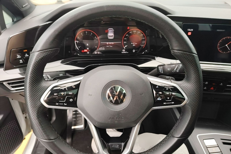 Volkswagen Golf 2022 car image #11