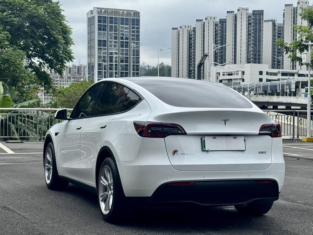 Tesla Model Y 2023 car image #5