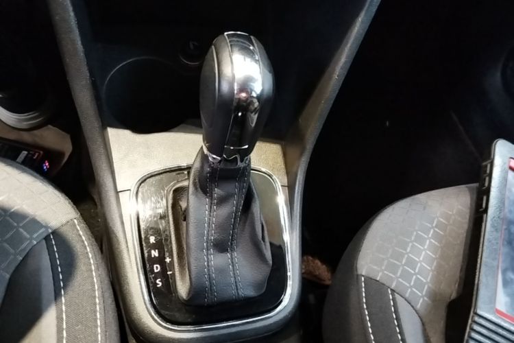 Volkswagen Polo 2015 car image #14