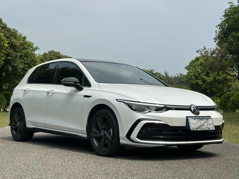 Volkswagen Golf 2023 car image #3