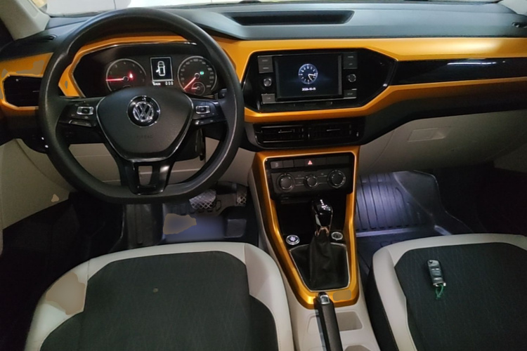 Volkswagen T-Cross 2019 #11 Volkswagen T-Cross 2019 car image #11
