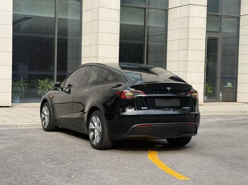 Tesla Model Y 2022 #9 Tesla Model Y 2022 car image #9