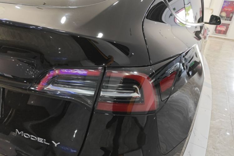 Tesla Model Y 2023 #8 Tesla Model Y 2023 car image #8