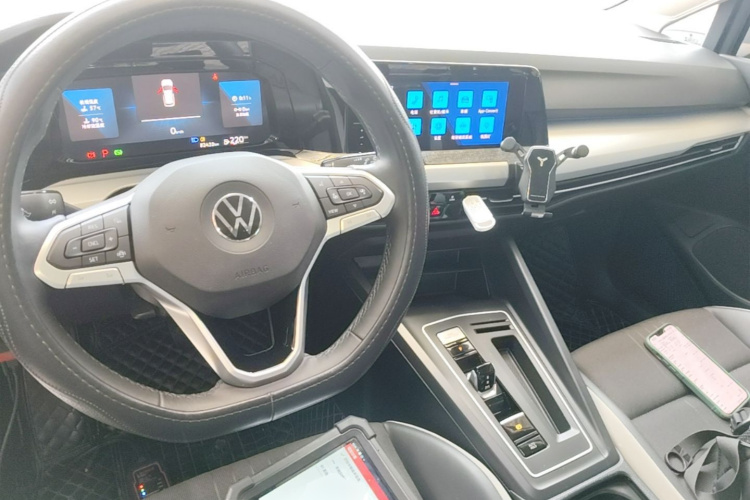 Volkswagen Golf 2021 car image #11