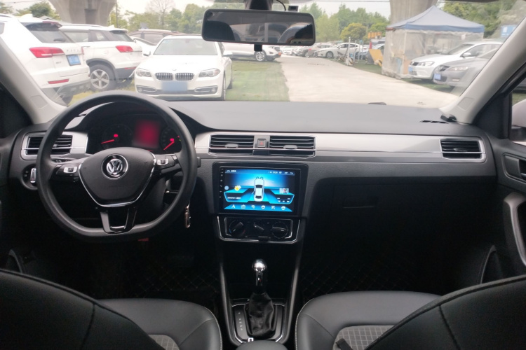 Volkswagen Santana 2019 صورة سيارة #10