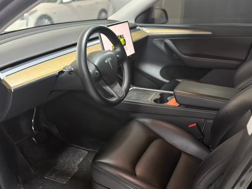 Tesla Model Y 2022 #4 Tesla Model Y 2022 car image #4