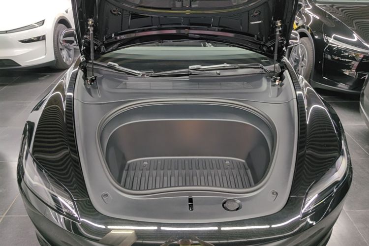Tesla Model 3 2026 immagine di auto #22