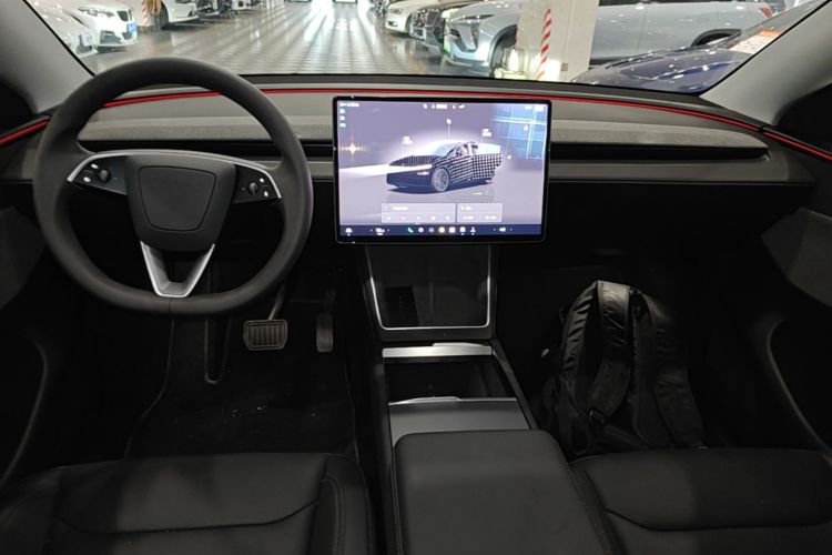 Tesla Model Y 2025 #10 Tesla Model Y 2025 car image #10