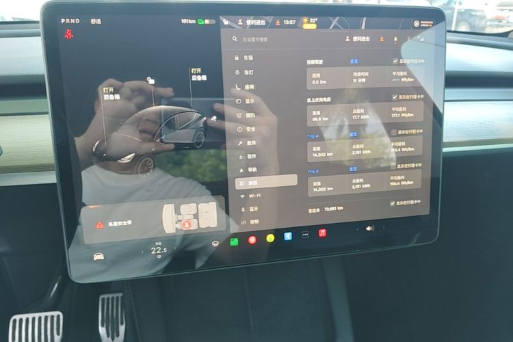 Tesla Model Y 2022 car image #12