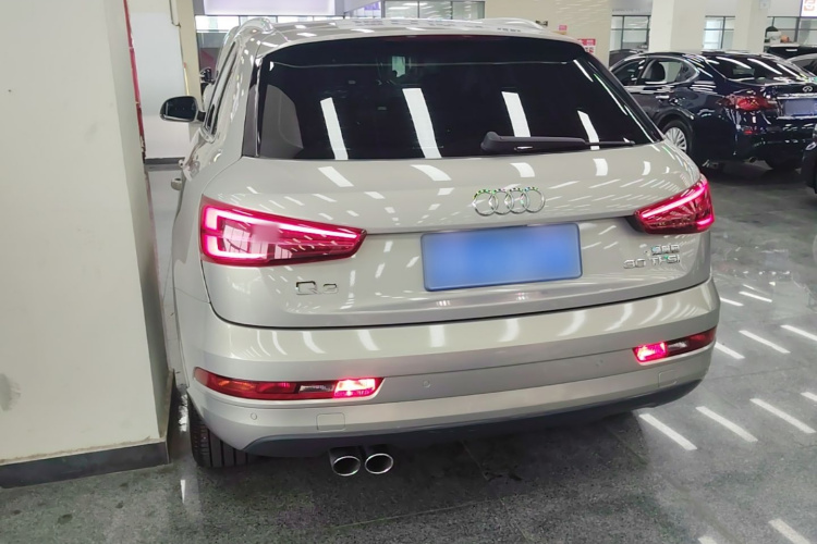 Audi Q3 2018 car image #6