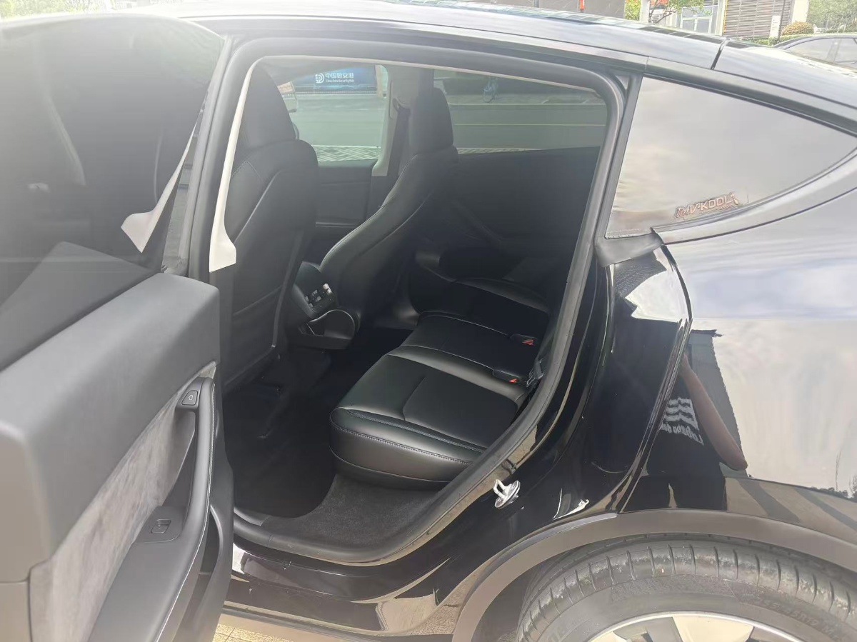 Tesla Model Y 2023 car image #5
