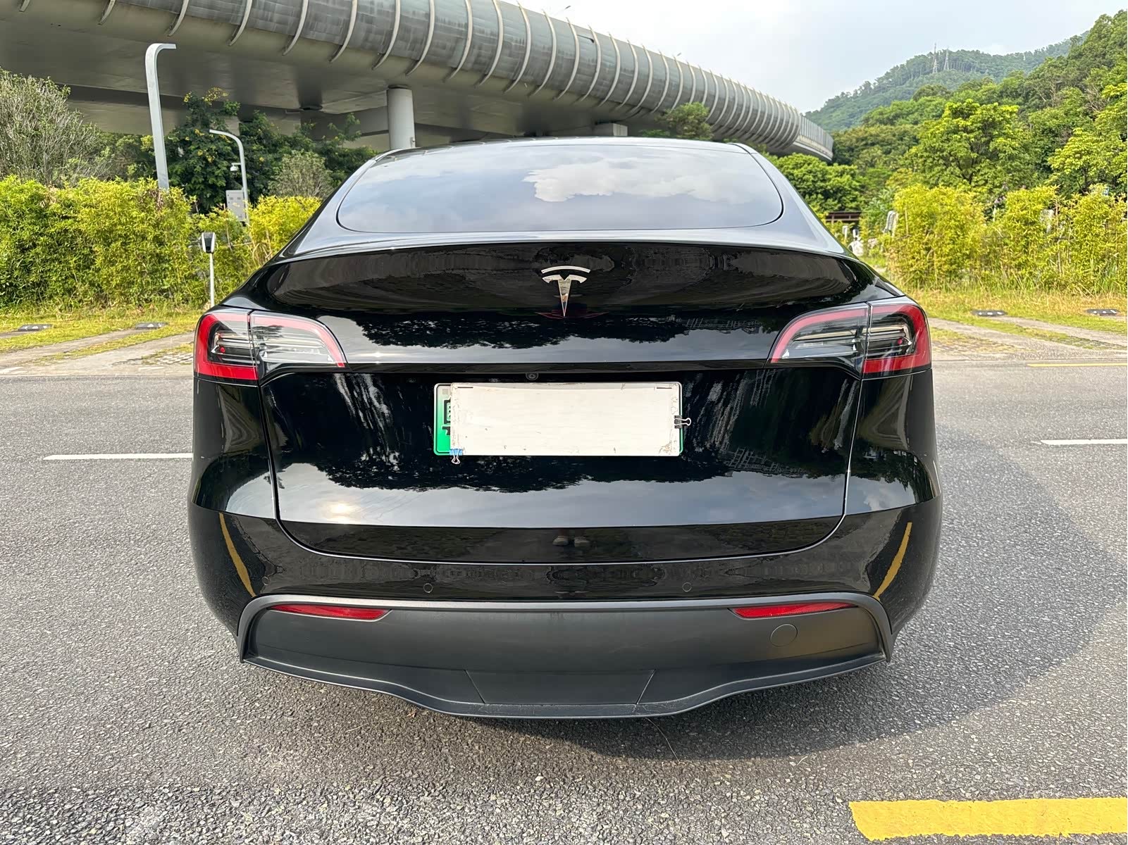 Tesla Model Y 2023 car image #4