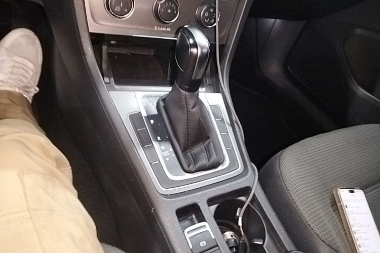 Volkswagen Golf 2016 car image #14