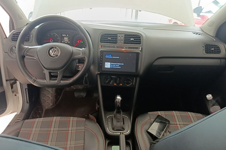 Volkswagen Polo 2018 car image #10