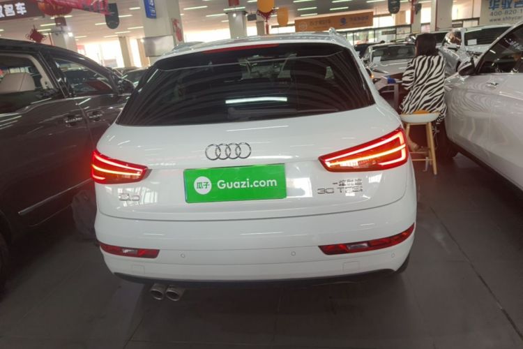 Audi Q3 2017 car image #6