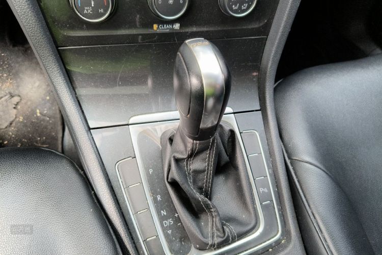 Volkswagen Golf 2017 car image #16