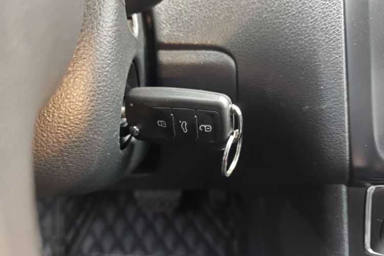 Volkswagen Polo 2014 car image #14