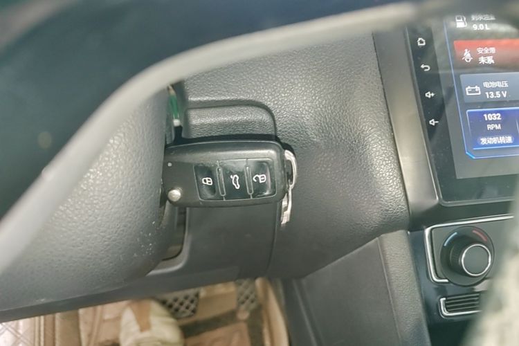 Volkswagen Polo 2014 car image #9