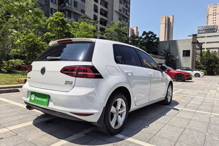 Volkswagen Golf 2017 car image #10