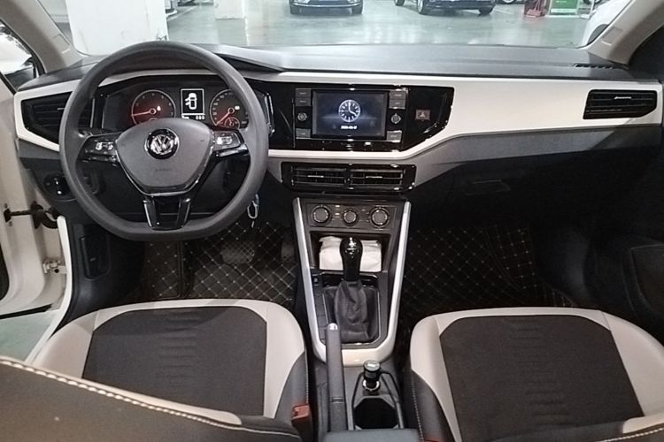 Volkswagen Polo 2021 car image #10