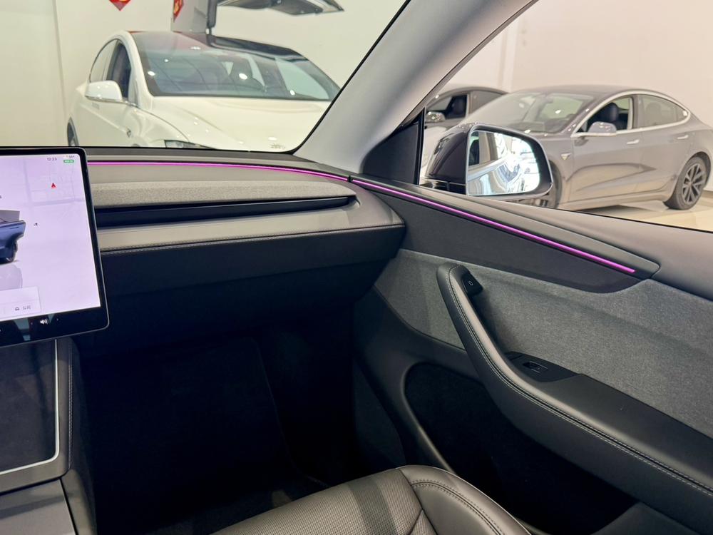 Tesla Model Y 2025 #9 Tesla Model Y 2025 car image #9