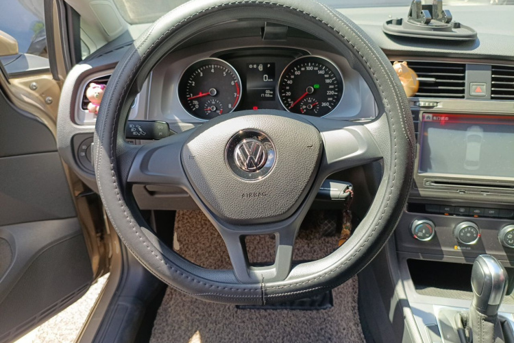 Volkswagen Golf 2016 car image #11