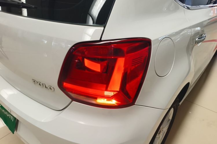 Volkswagen Polo 2016 car image #8