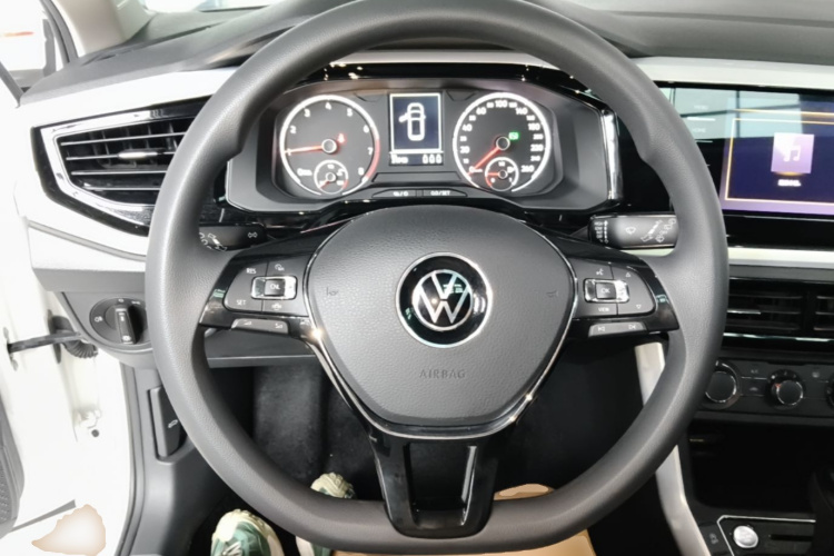 Volkswagen Polo 2022 car image #11