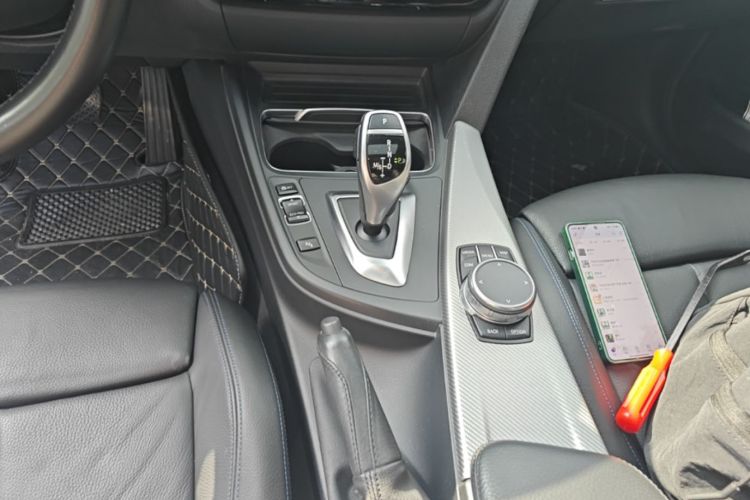 BMW 3 Series 2019 صورة سيارة #14