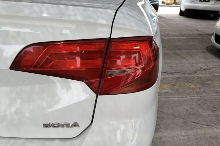 Volkswagen Bora 2017 car image #8